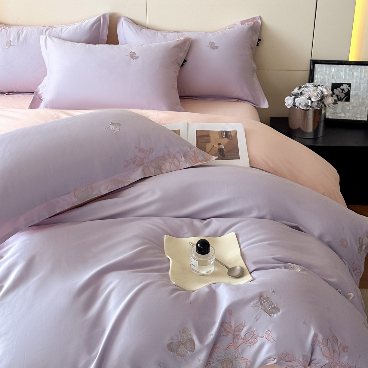 91家纺网 家纺一手货源 找家纺 乐美家纺 2026年春夏新品全棉刺绣花至系列四件套 花至（丁香紫）