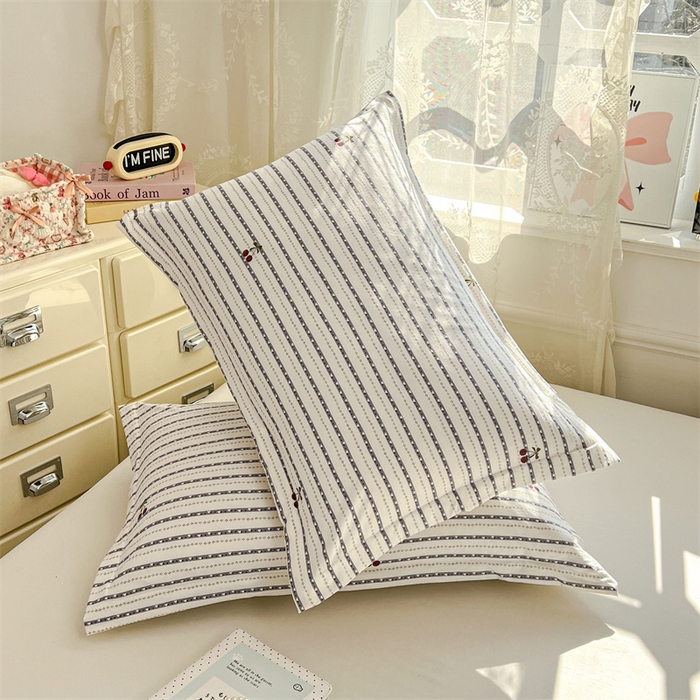 91家纺网 家纺一手货源 找家纺 圣比熊 2026新款A类云朵棉单层枕套宿舍单人单只一只装枕芯内胆套-单层压线 灰樱桃（单层压线）