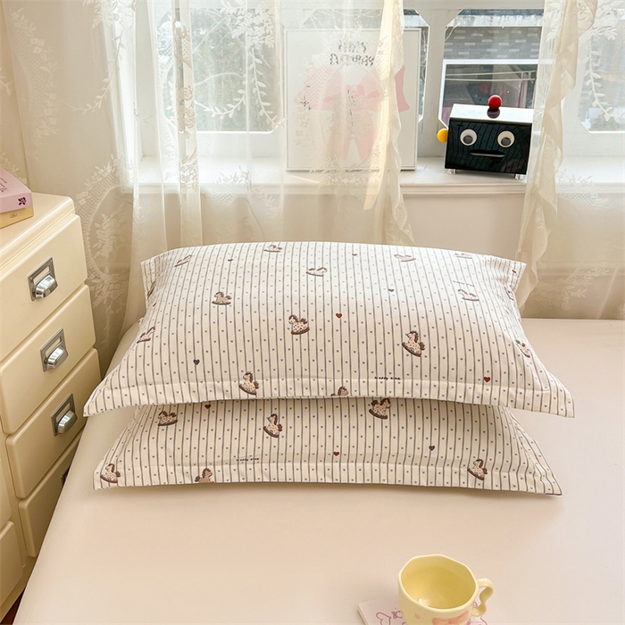 91家纺网 家纺一手货源 找家纺 圣比熊 2026新款A类云朵棉单层枕套宿舍单人单只一只装枕芯内胆套-单层压线 玩趣木马（单层压线）