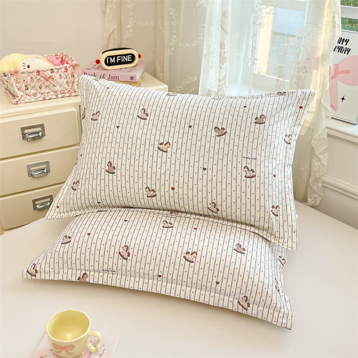 91家纺网 家纺一手货源 找家纺 圣比熊 2026新款A类云朵棉单层枕套宿舍单人单只一只装枕芯内胆套-单层压线 玩趣木马（单层压线）