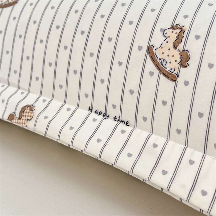 91家纺网 家纺一手货源 找家纺 圣比熊 2026新款A类云朵棉单层枕套宿舍单人单只一只装枕芯内胆套-单层压线 玩趣木马（单层压线）