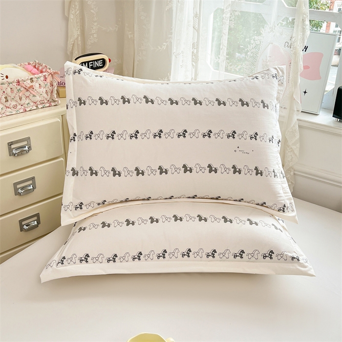 91家纺网 家纺一手货源 找家纺 圣比熊 2026新款A类云朵棉单层枕套宿舍单人单只一只装枕芯内胆套-单层压线 小木马（单层压线）