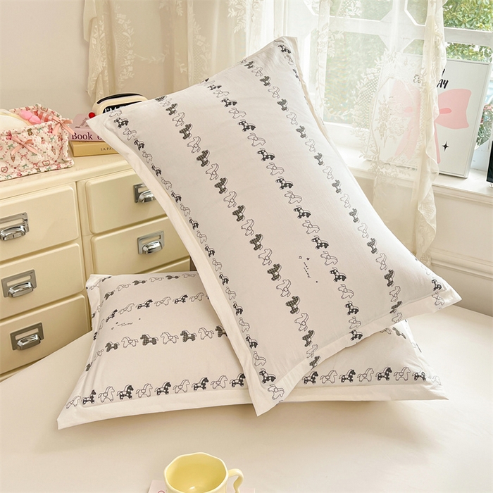 91家纺网 家纺一手货源 找家纺 圣比熊 2026新款A类云朵棉单层枕套宿舍单人单只一只装枕芯内胆套-单层压线 小木马（单层压线）