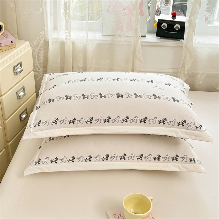 91家纺网 家纺一手货源 找家纺 圣比熊 2026新款A类云朵棉单层枕套宿舍单人单只一只装枕芯内胆套-单层压线 小木马（单层压线）