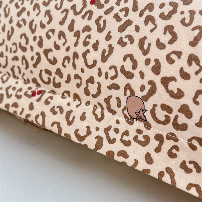 91家纺网 家纺一手货源 找家纺 圣比熊 2026新款A类云朵棉单层枕套1.8米情侣双人加长枕芯内胆套-单层压线 豹纹猫猫（单层压线）