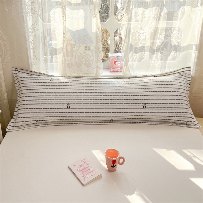 91家纺网 家纺一手货源 找家纺 圣比熊 2026新款A类云朵棉单层枕套1.8米情侣双人加长枕芯内胆套-单层压线 灰樱桃（单层压线）