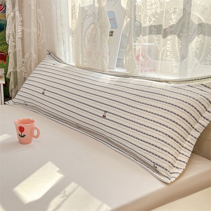 91家纺网 家纺一手货源 找家纺 圣比熊 2026新款A类云朵棉单层枕套1.8米情侣双人加长枕芯内胆套-单层压线 灰樱桃（单层压线）