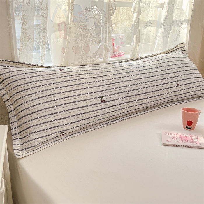 91家纺网 家纺一手货源 找家纺 圣比熊 2026新款A类云朵棉单层枕套1.8米情侣双人加长枕芯内胆套-单层压线 灰樱桃（单层压线）