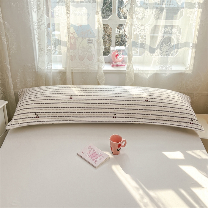 91家纺网 家纺一手货源 找家纺 圣比熊 2026新款A类云朵棉单层枕套1.8米情侣双人加长枕芯内胆套-单层压线 灰樱桃（单层压线）