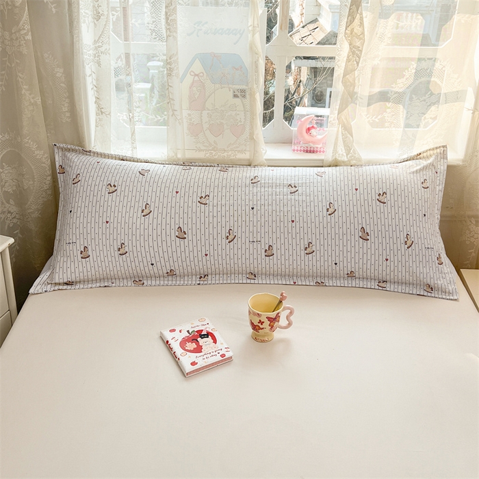 91家纺网 家纺一手货源 找家纺 圣比熊 2026新款A类云朵棉单层枕套1.8米情侣双人加长枕芯内胆套-单层压线 玩趣木马（单层压线）