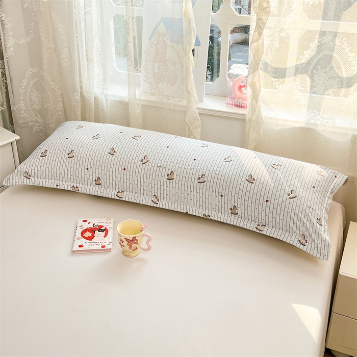 91家纺网 家纺一手货源 找家纺 圣比熊 2026新款A类云朵棉单层枕套1.8米情侣双人加长枕芯内胆套-单层压线 玩趣木马（单层压线）