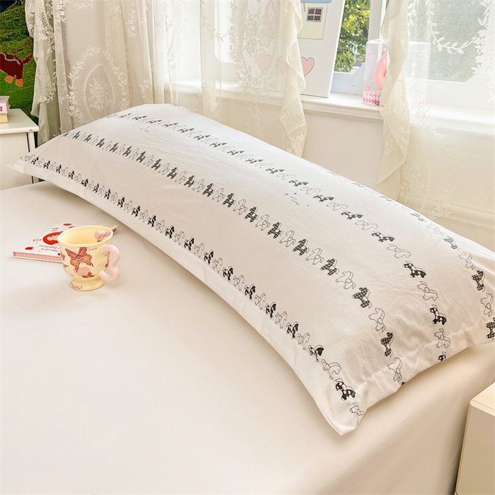 91家纺网 家纺一手货源 找家纺 圣比熊 2026新款A类云朵棉单层枕套1.8米情侣双人加长枕芯内胆套-单层压线 小木马（单层压线）