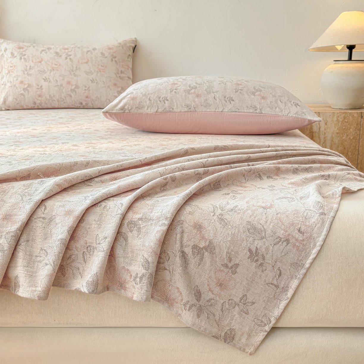 91家纺网 家纺一手货源 找家纺 涵宸家纺 2026新款全棉提花色坊系列单床单 床单-繁花盈然-粉