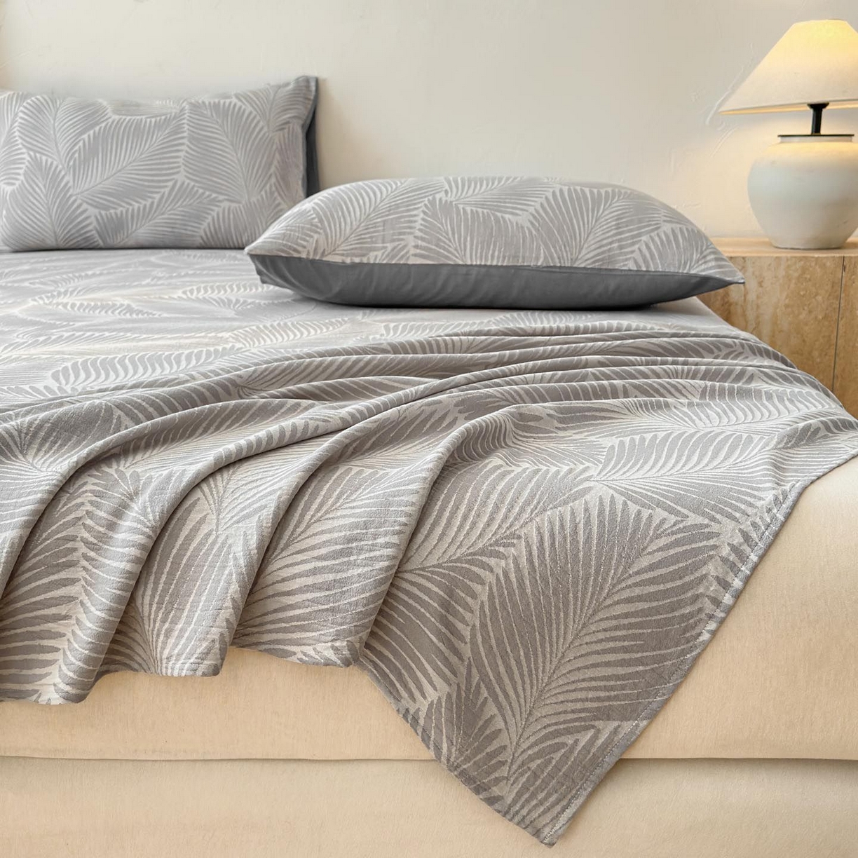 91家纺网 家纺一手货源 找家纺 涵宸家纺 2026新款全棉提花色坊系列单床单 床单-叶影-灰