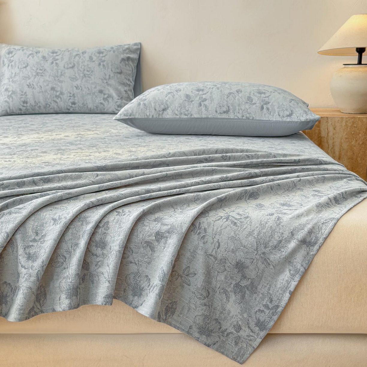 91家纺网 家纺一手货源 找家纺 涵宸家纺 2026新款全棉提花色坊系列单床单 床单-繁花盈然-蓝