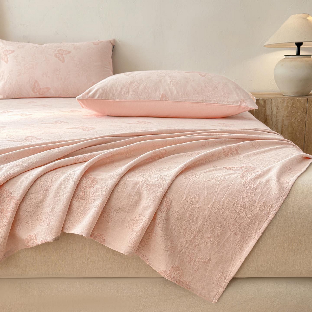 91家纺网 家纺一手货源 找家纺 涵宸家纺 2026新款全棉提花色坊系列单床单 床单-玫瑰花蝶-粉