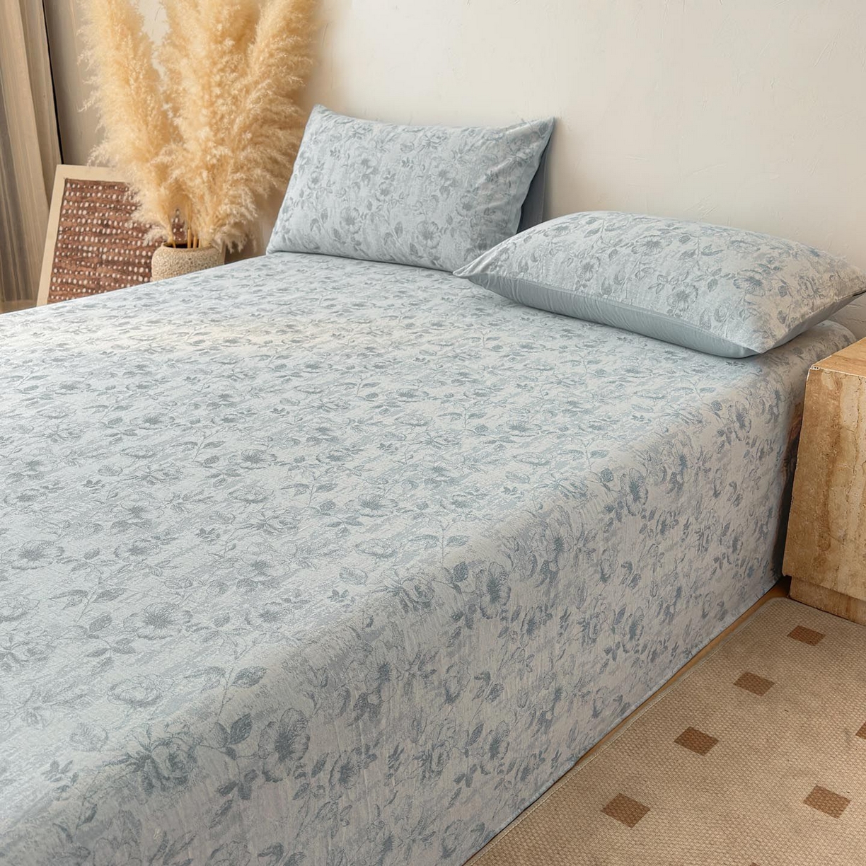 91家纺网 家纺一手货源 找家纺 涵宸家纺 2026新款全棉提花色坊系列单床单 床单-繁花盈然-蓝