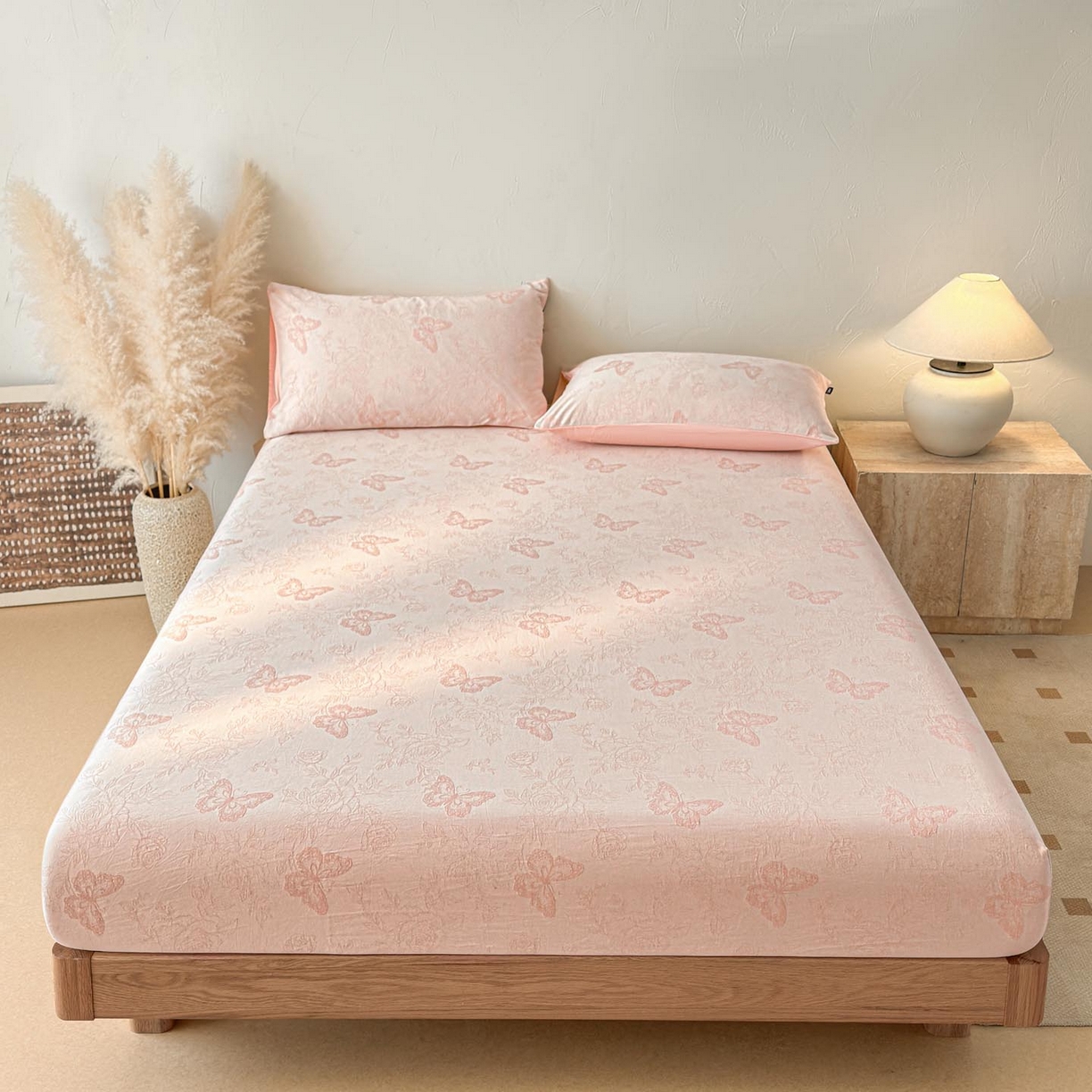 91家纺网 家纺一手货源 找家纺 涵宸家纺 2026新款全棉提花色坊系列单床笠 床笠-玫瑰花蝶-粉