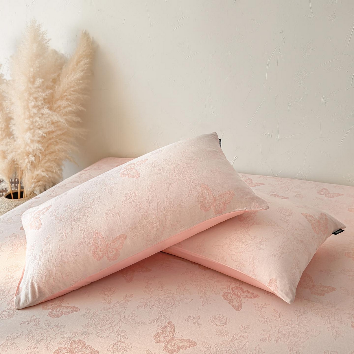 91家纺网 家纺一手货源 找家纺 涵宸家纺 2026新款全棉提花色坊系列单床笠 床笠-玫瑰花蝶-粉