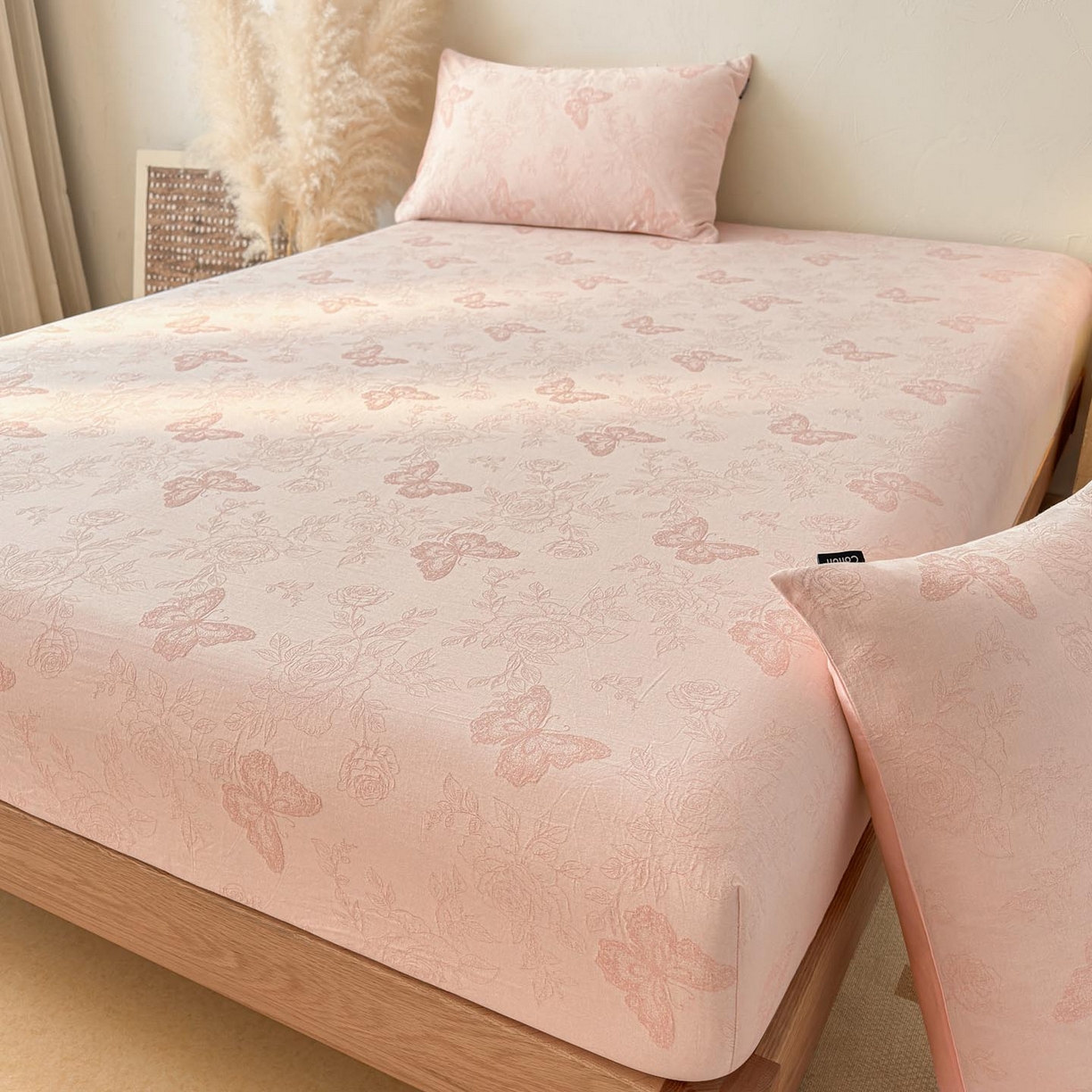 91家纺网 家纺一手货源 找家纺 涵宸家纺 2026新款全棉提花色坊系列单床笠 床笠-玫瑰花蝶-粉