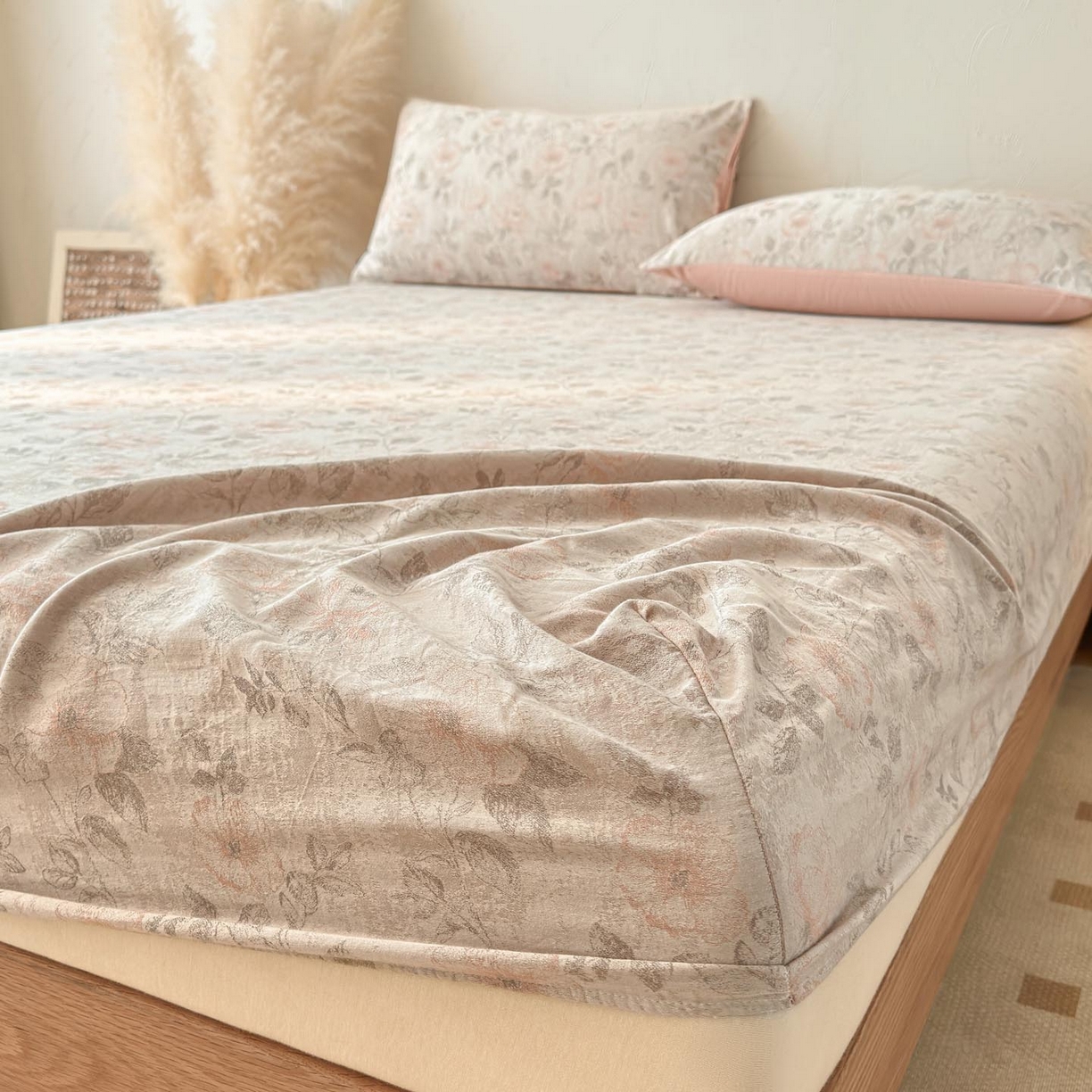 91家纺网 家纺一手货源 找家纺 涵宸家纺 2026新款全棉提花色坊系列单床笠 床笠-繁花盈然-粉