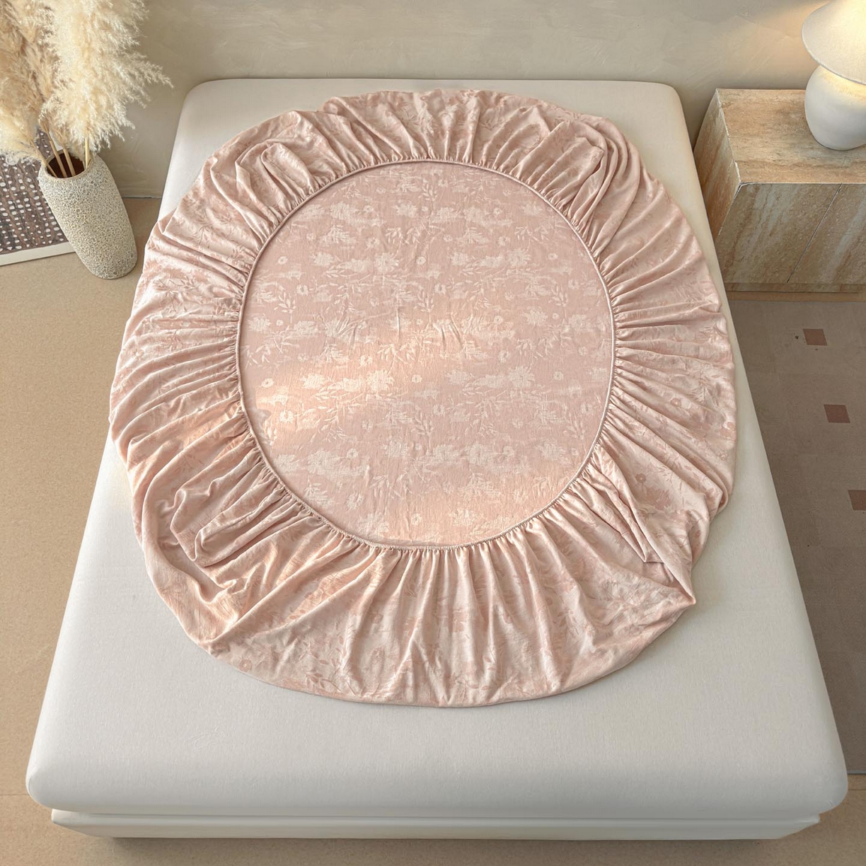 91家纺网 家纺一手货源 找家纺 涵宸家纺 2026新款全棉提花色坊系列单床笠 床笠-墨棉-粉