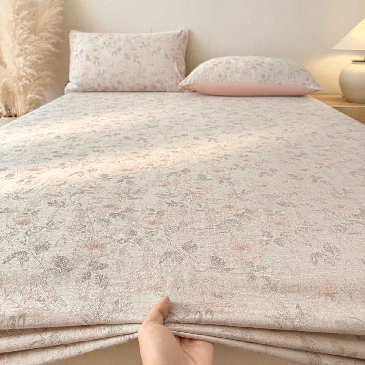 91家纺网 家纺一手货源 找家纺 涵宸家纺 2026新款全棉提花色坊系列单床笠 床笠-繁花盈然-粉