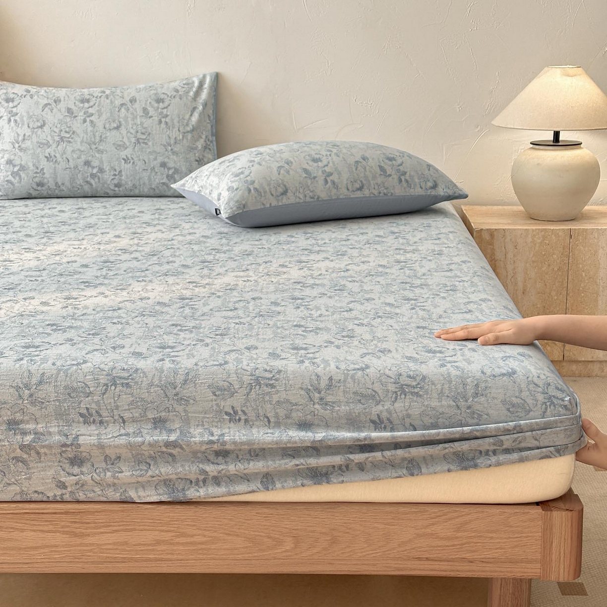 91家纺网 家纺一手货源 找家纺 涵宸家纺 2026新款全棉提花色坊系列单床笠 床笠-繁花盈然-蓝