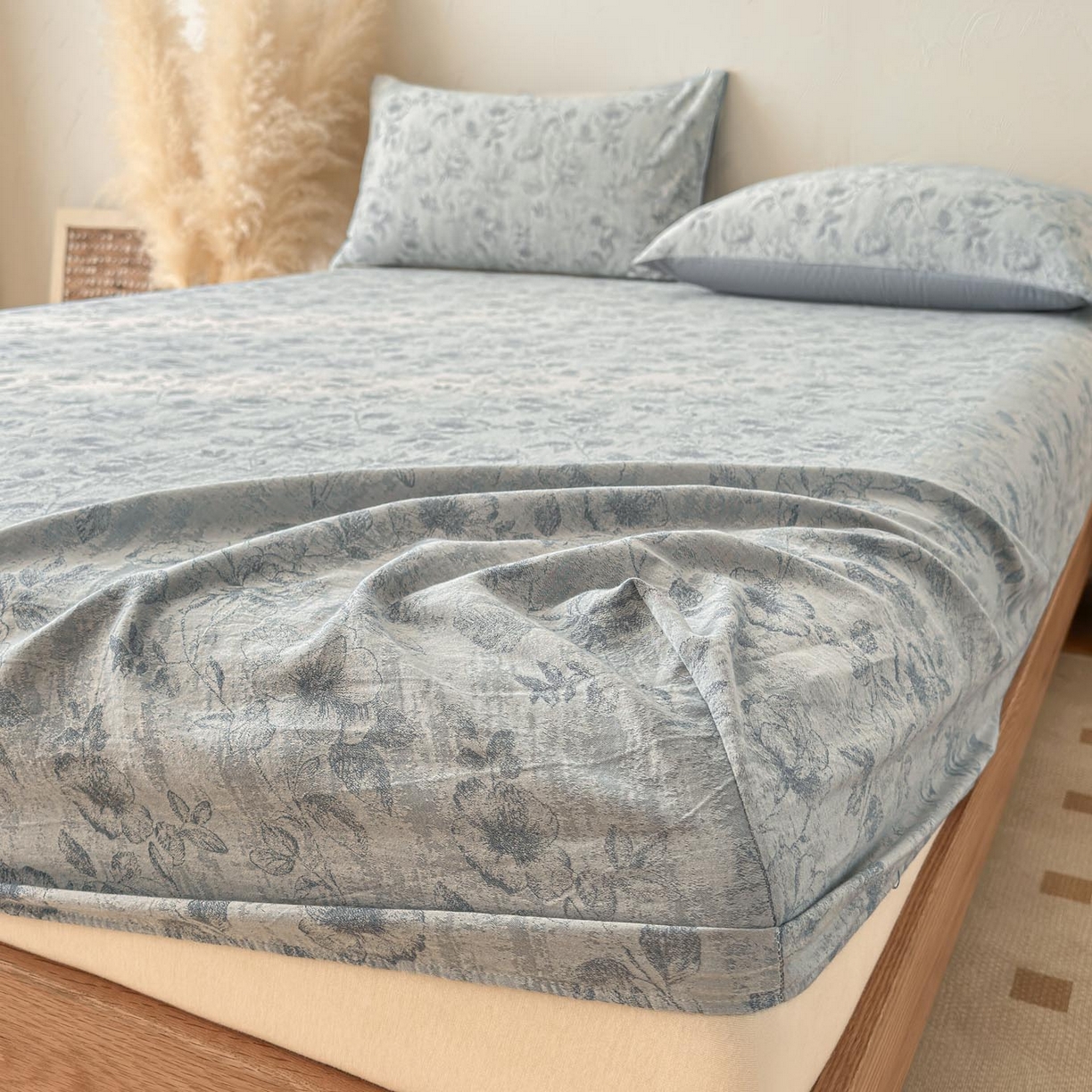 91家纺网 家纺一手货源 找家纺 涵宸家纺 2026新款全棉提花色坊系列单床笠 床笠-繁花盈然-蓝