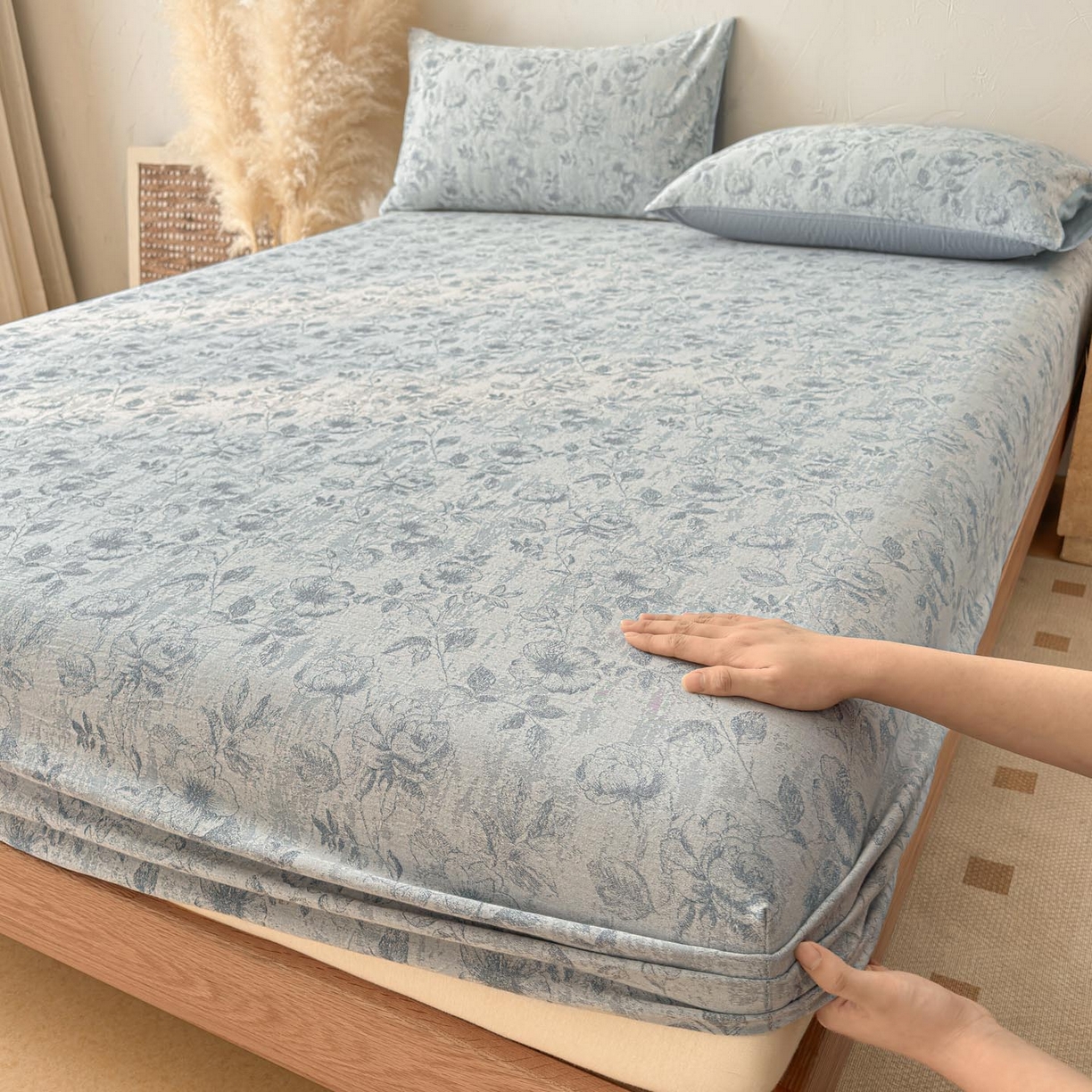 91家纺网 家纺一手货源 找家纺 涵宸家纺 2026新款全棉提花色坊系列单床笠 床笠-繁花盈然-蓝