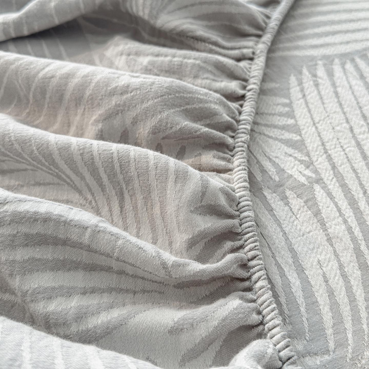 91家纺网 家纺一手货源 找家纺 涵宸家纺 2026新款全棉提花色坊系列单床笠 床笠-叶影-灰