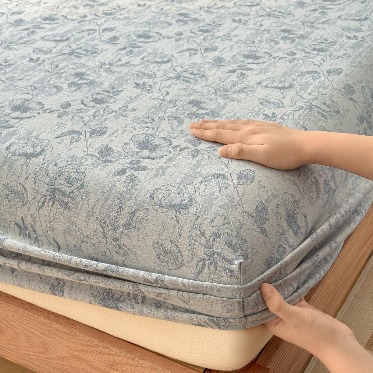 91家纺网 家纺一手货源 找家纺 涵宸家纺 2026新款全棉提花色坊系列单床笠 床笠-繁花盈然-蓝