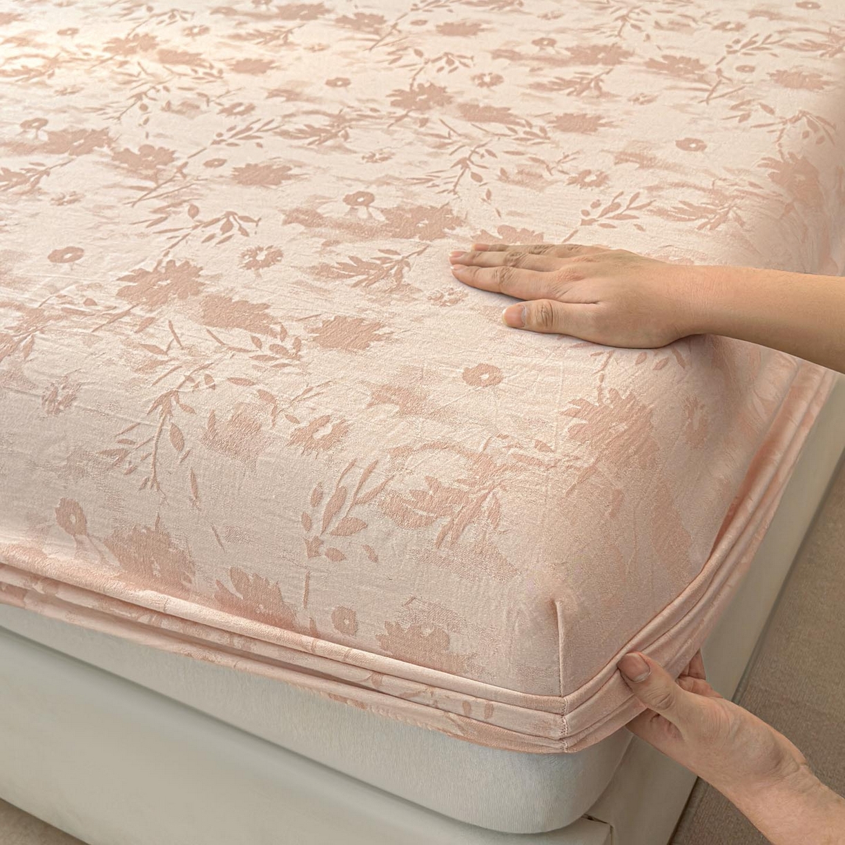 91家纺网 家纺一手货源 找家纺 涵宸家纺 2026新款全棉提花色坊系列单床笠 床笠-墨棉-粉