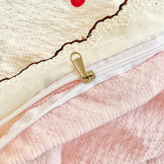 91家纺网 家纺一手货源 找家纺 尚美 2026新款泡芙棉床盖全棉绣花小花韩版四件套 樱桃红