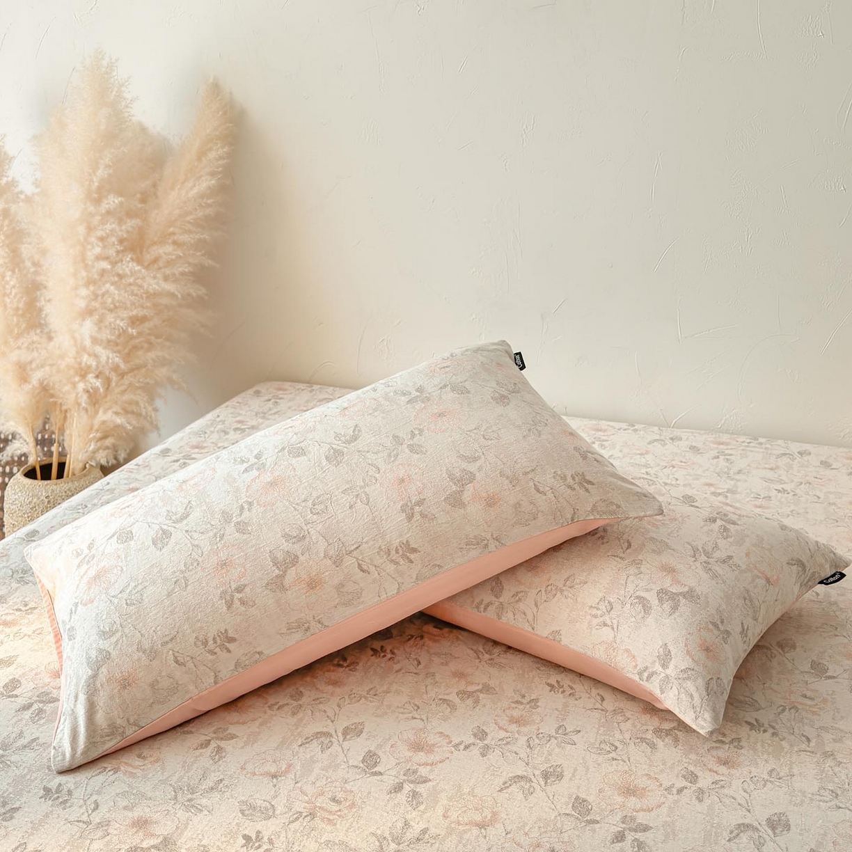 91家纺网 家纺一手货源 找家纺 涵宸家纺 2026新款全棉提花色坊系列单枕套 枕套-繁花盈然-粉