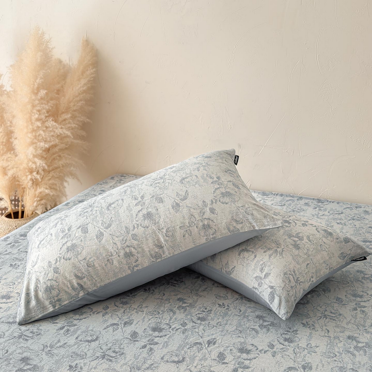 91家纺网 家纺一手货源 找家纺 涵宸家纺 2026新款全棉提花色坊系列单枕套 枕套-繁花盈然-蓝