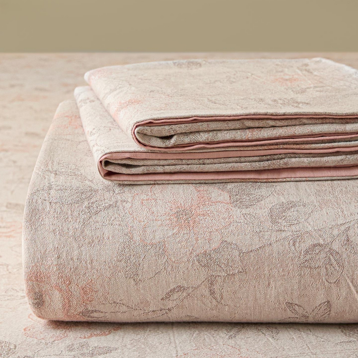 91家纺网 家纺一手货源 找家纺 涵宸家纺 2026新款全棉提花色坊系列单枕套 枕套-繁花盈然-粉