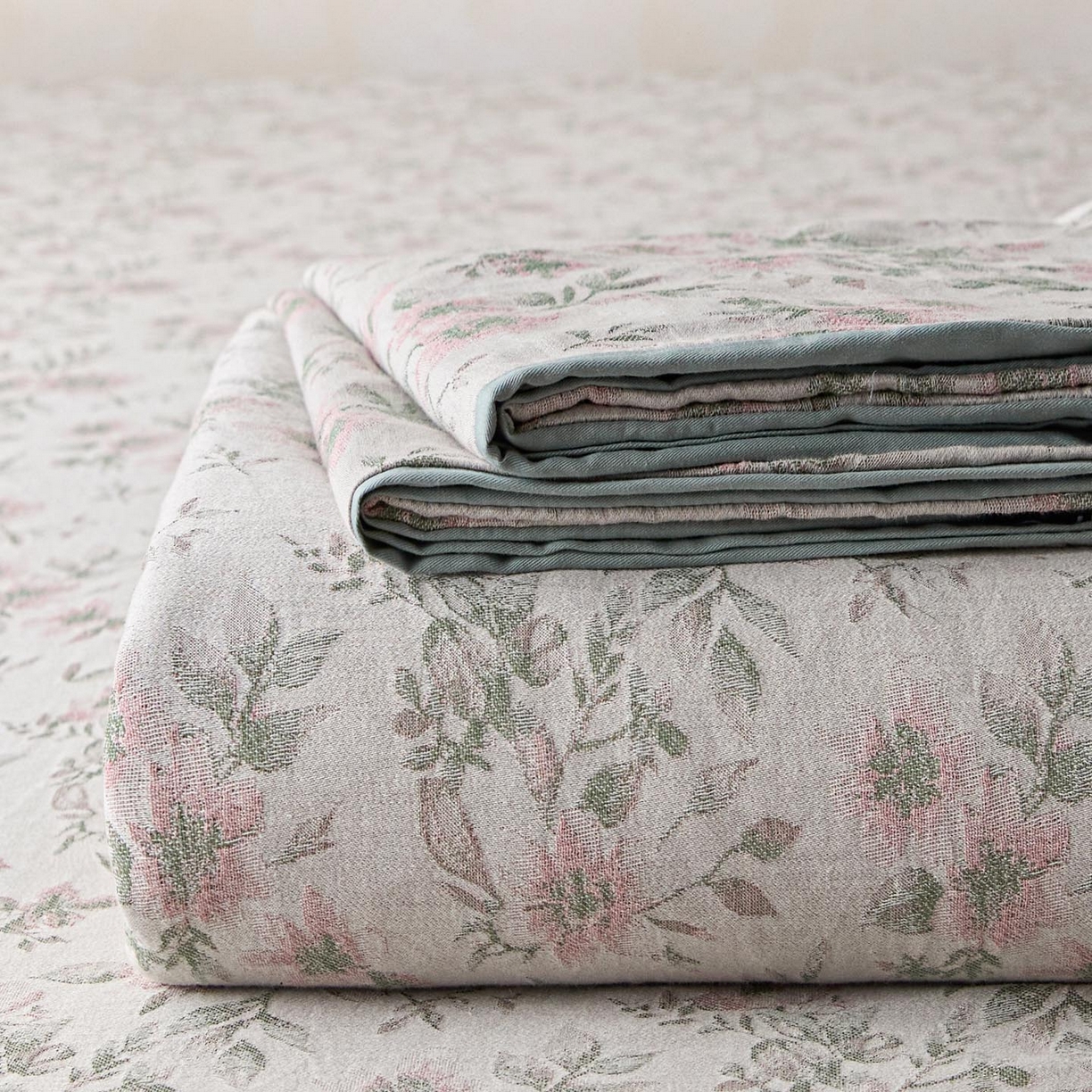 91家纺网 家纺一手货源 找家纺 涵宸家纺 2026新款全棉提花色坊系列单枕套 枕套-素薇-粉绿