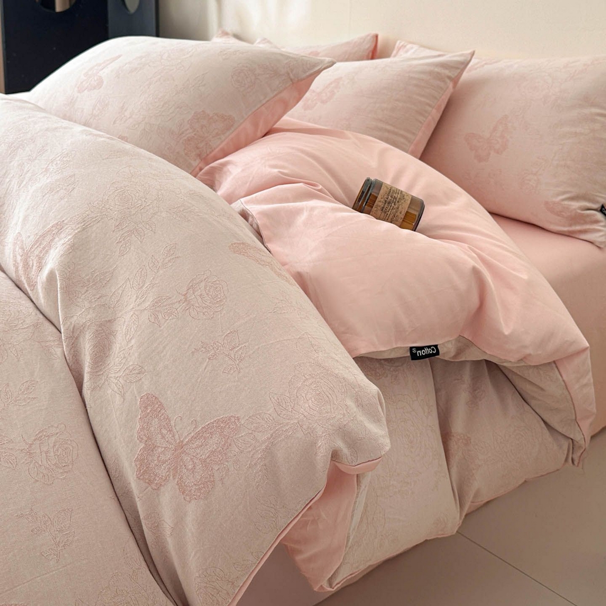 91家纺网 家纺一手货源 找家纺 涵宸家纺 2026新款全棉提花色坊系列四件套 玫瑰花蝶-粉