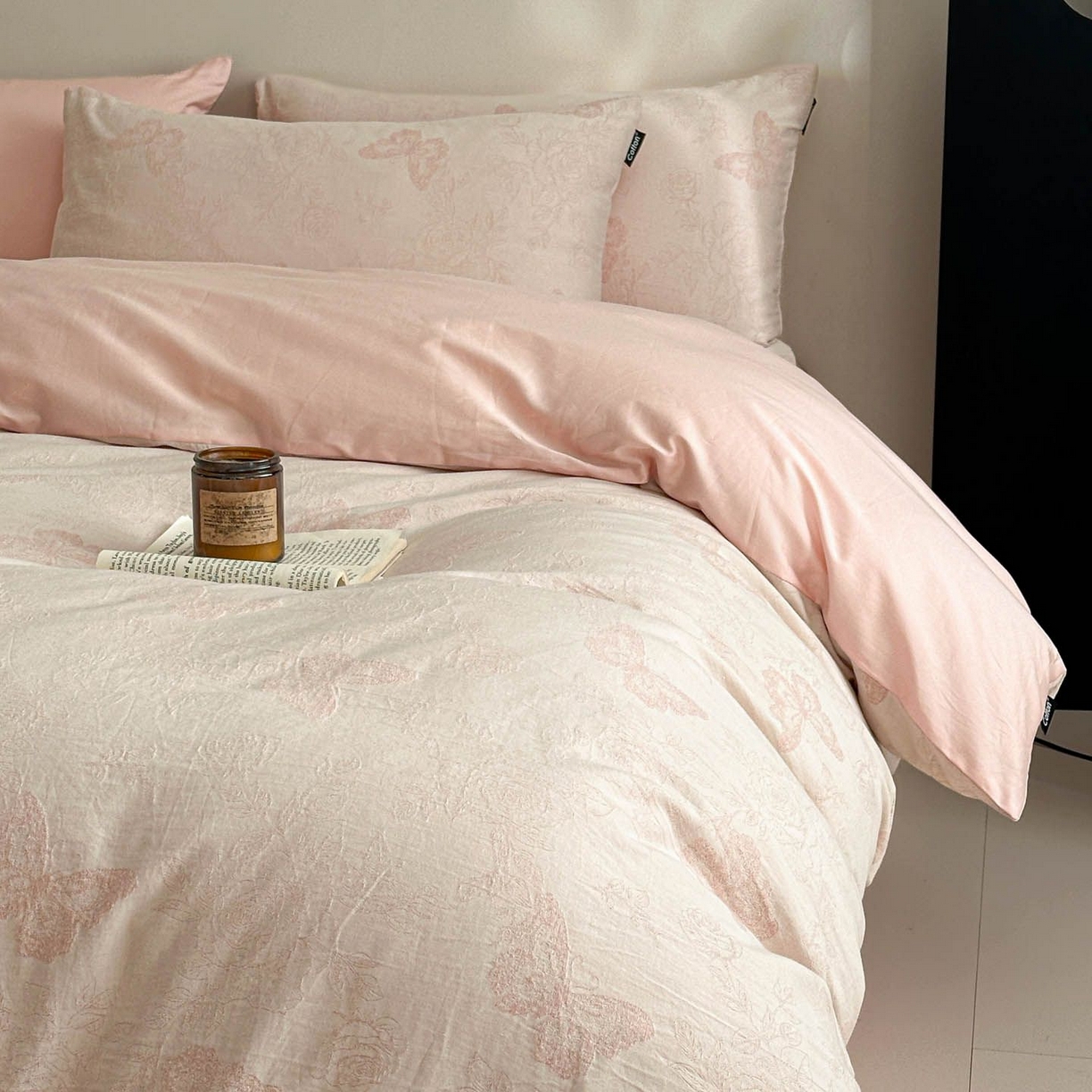 91家纺网 家纺一手货源 找家纺 涵宸家纺 2026新款全棉提花色坊系列四件套 玫瑰花蝶-粉