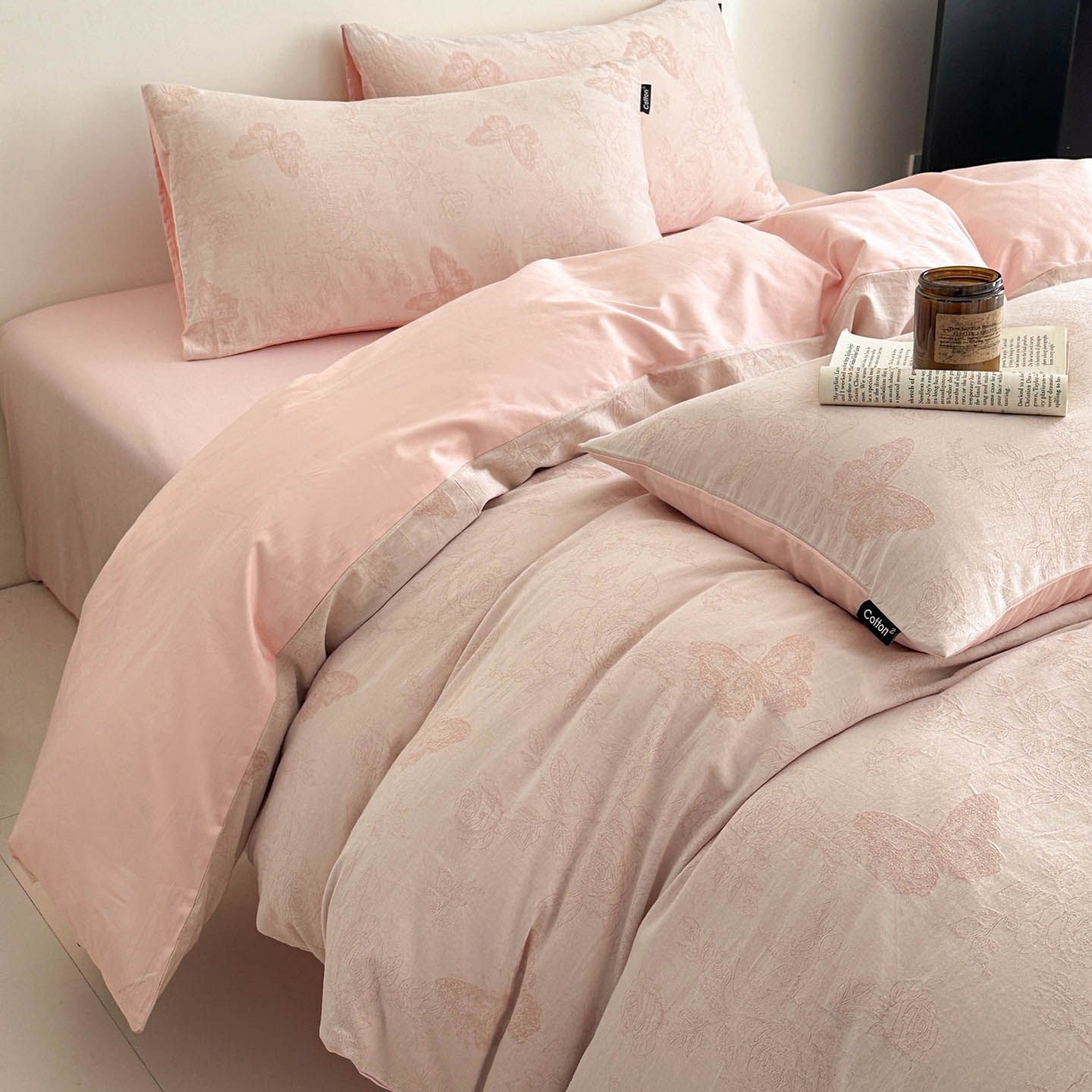 91家纺网 家纺一手货源 找家纺 涵宸家纺 2026新款全棉提花色坊系列四件套 玫瑰花蝶-粉