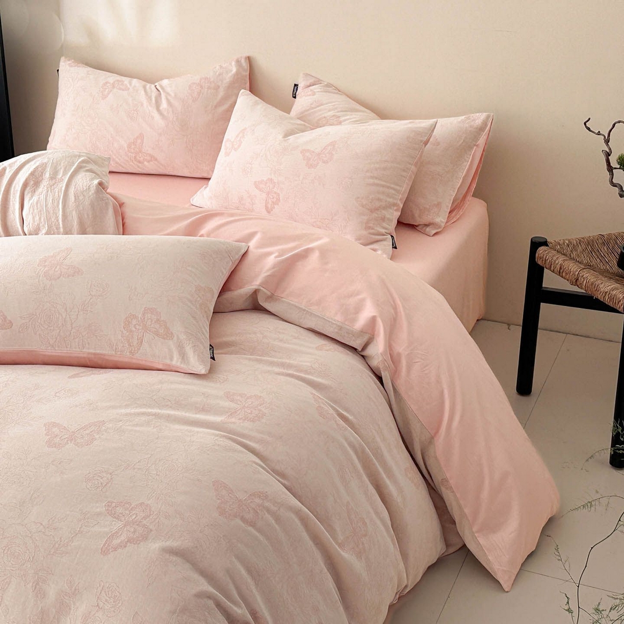 91家纺网 家纺一手货源 找家纺 涵宸家纺 2026新款全棉提花色坊系列四件套 玫瑰花蝶-粉