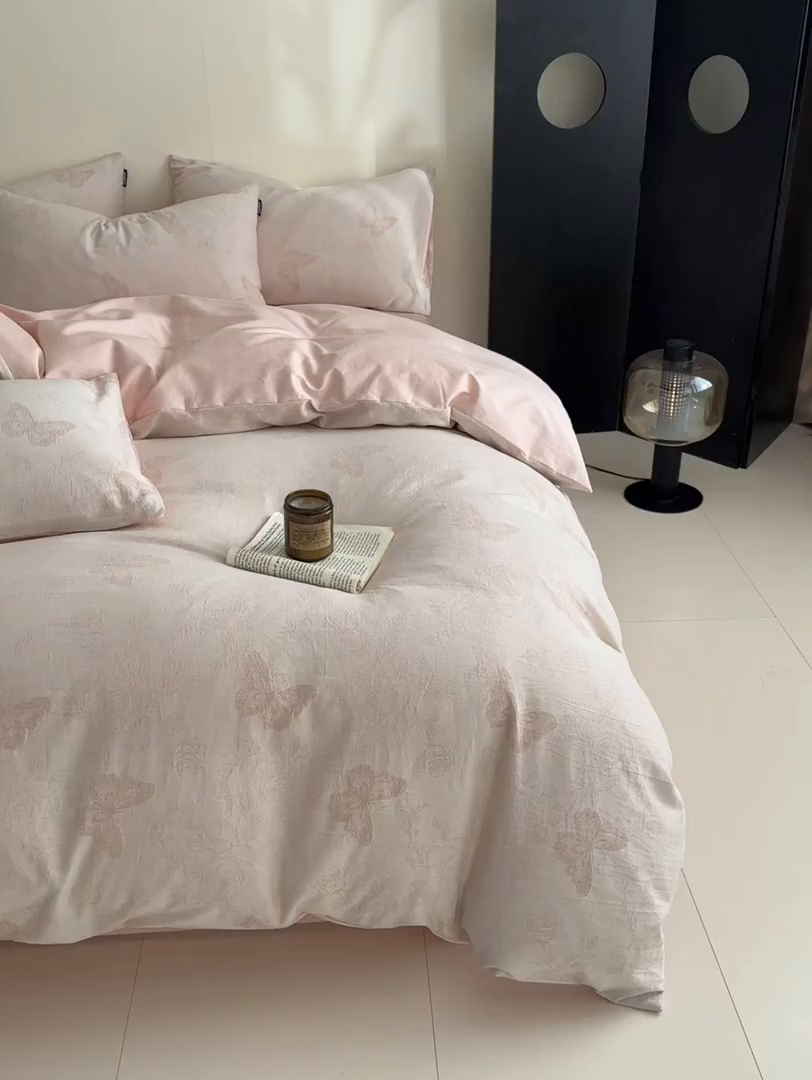 91家纺网 家纺一手货源 找家纺 涵宸家纺 2026新款全棉提花色坊系列四件套 玫瑰花蝶-粉