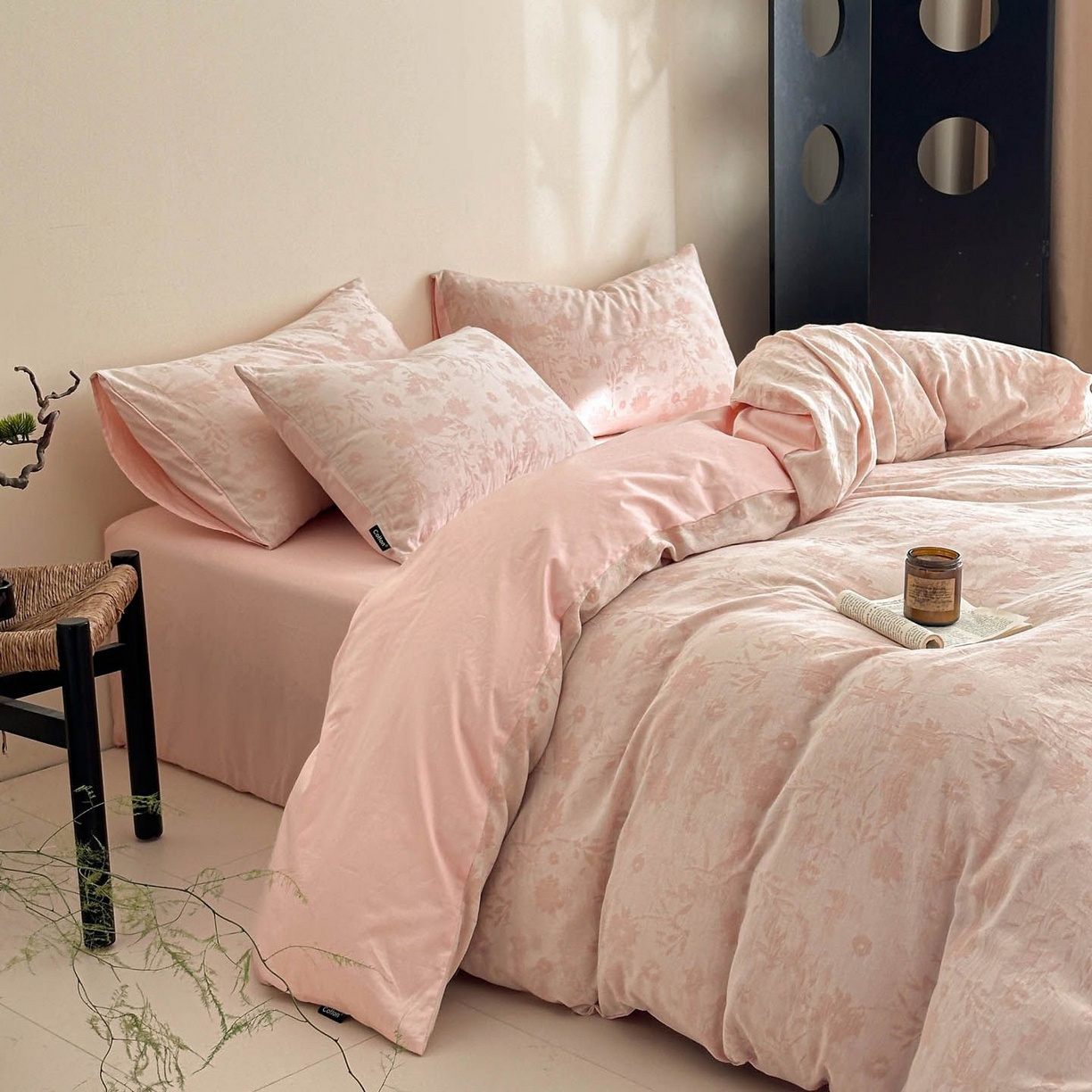 91家纺网 家纺一手货源 找家纺 涵宸家纺 2026新款全棉提花色坊系列四件套 墨棉-粉