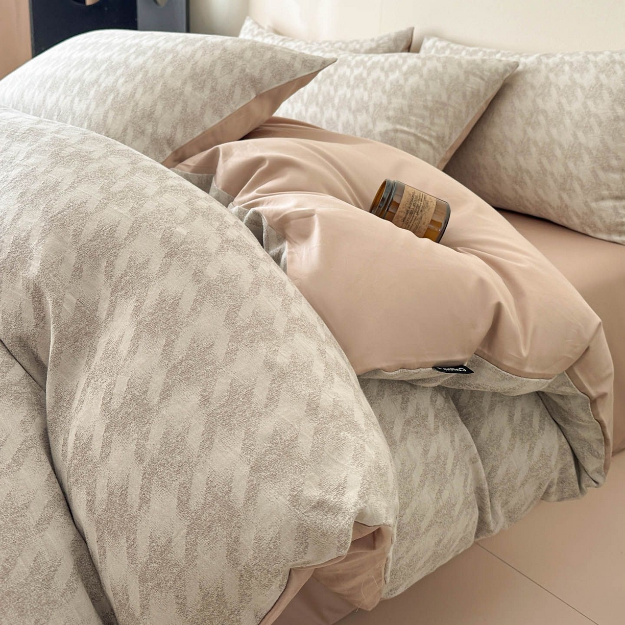 91家纺网 家纺一手货源 找家纺 涵宸家纺 2026新款全棉提花色坊系列四件套 千熙-灰