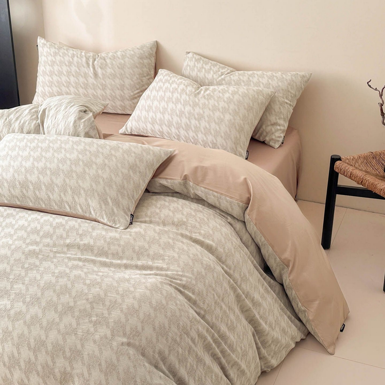 91家纺网 家纺一手货源 找家纺 涵宸家纺 2026新款全棉提花色坊系列四件套 千熙-灰