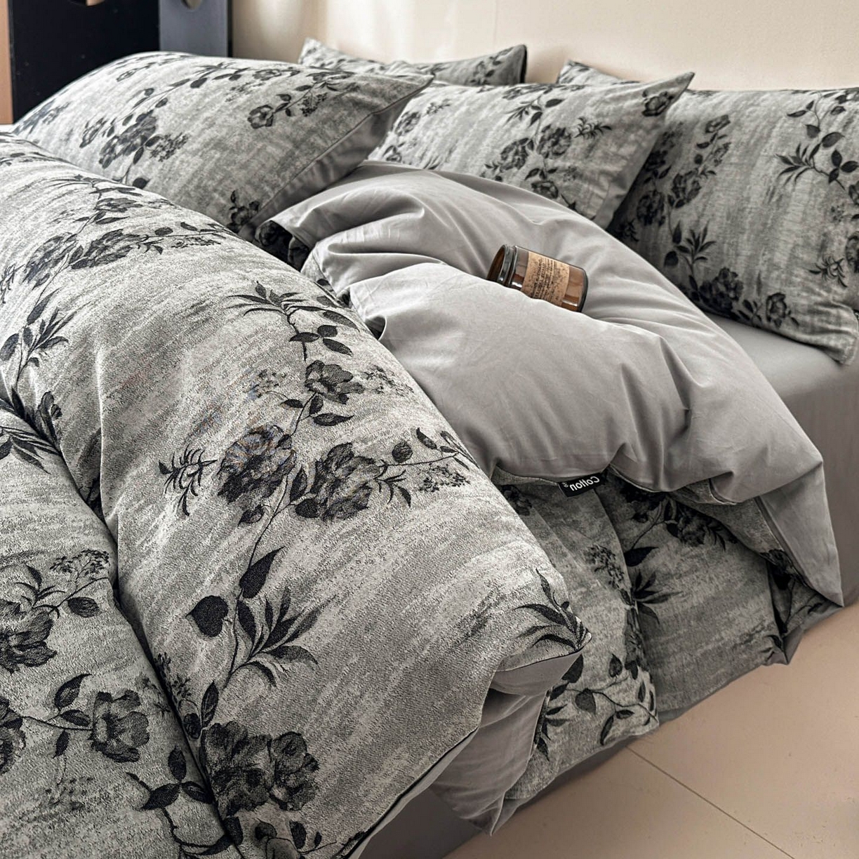 91家纺网 家纺一手货源 找家纺 涵宸家纺 2026新款全棉提花色坊系列四件套 秋思-灰