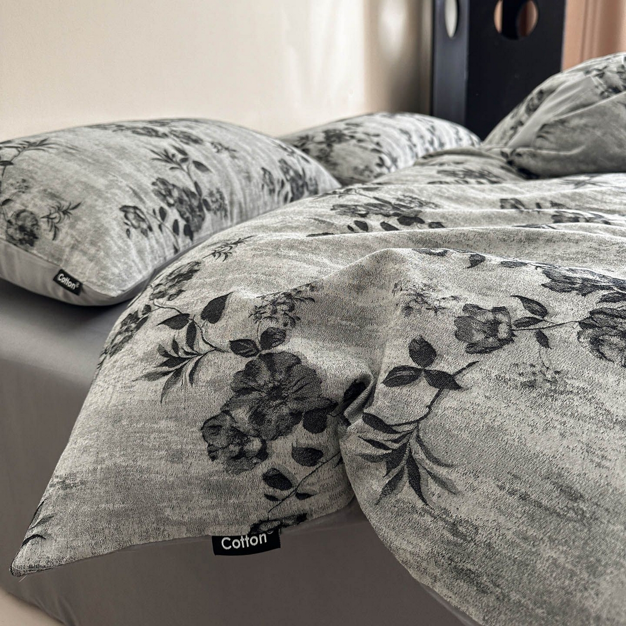 91家纺网 家纺一手货源 找家纺 涵宸家纺 2026新款全棉提花色坊系列四件套 秋思-灰