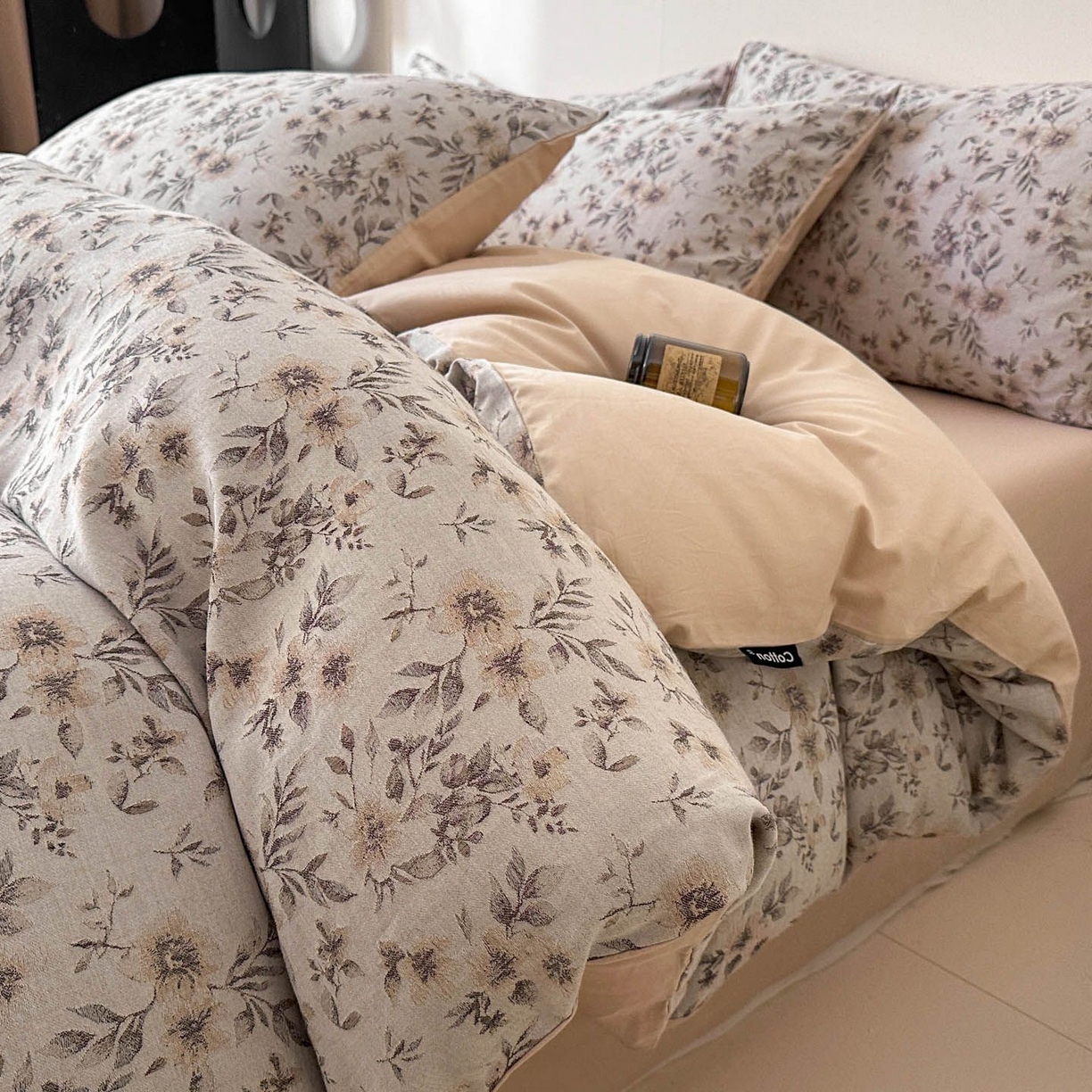 91家纺网 家纺一手货源 找家纺 涵宸家纺 2026新款全棉提花色坊系列四件套 素薇-咖