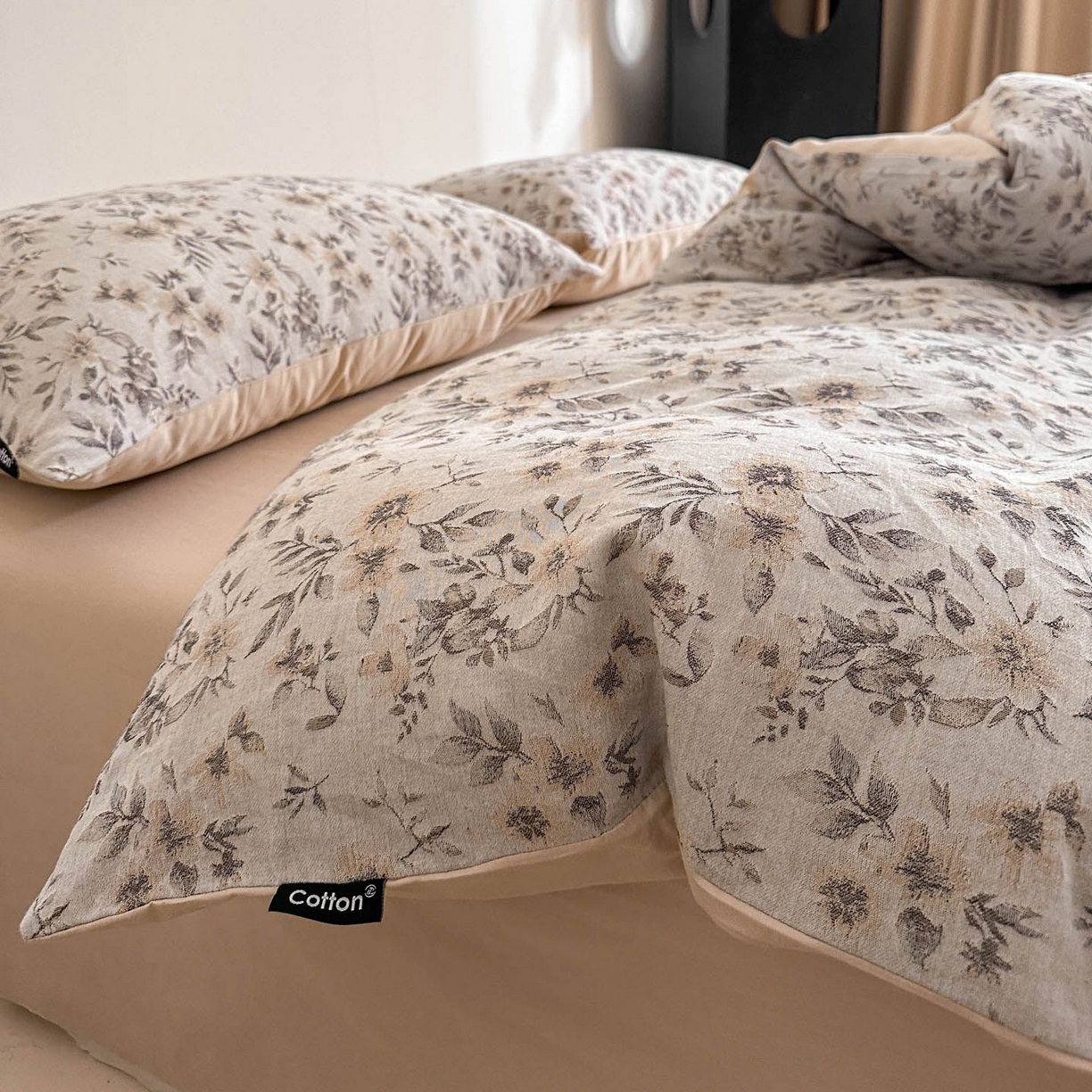 91家纺网 家纺一手货源 找家纺 涵宸家纺 2026新款全棉提花色坊系列四件套 素薇-咖